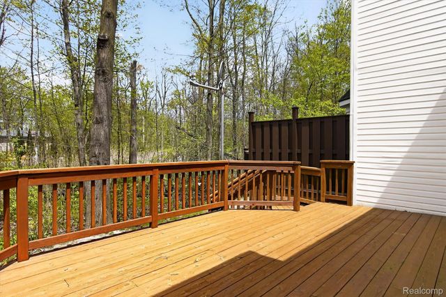 606 Shady Maple Drive, Wixom, MI 48393