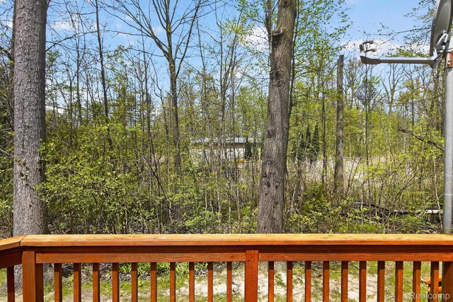 606 Shady Maple Drive, Wixom, MI 48393