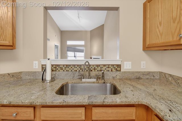 606 Shady Maple Drive, Wixom, MI 48393