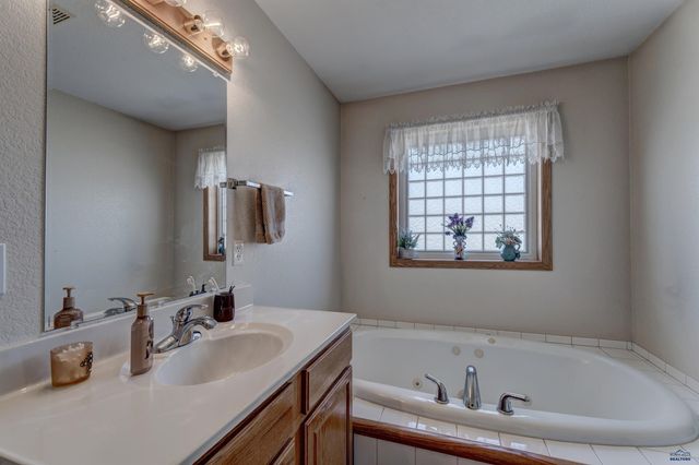 25237 WAPITI RD, Hermosa, SD 57744