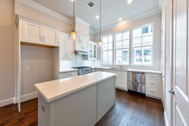 2722 Maxroy Street, Houston, TX 77007