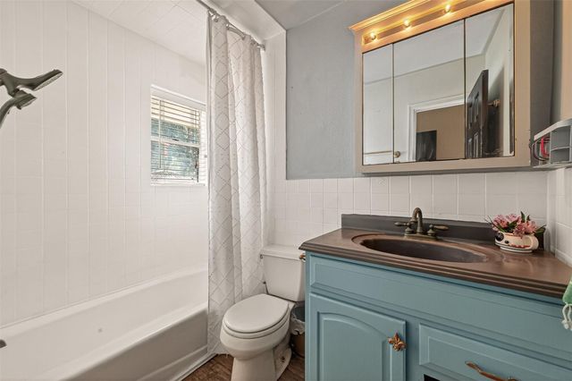 5703 Woodville Lane, Pearland, TX 77584