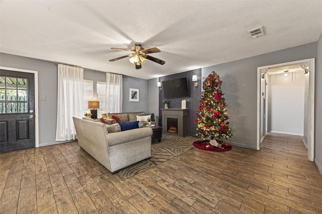 5703 Woodville Lane, Pearland, TX 77584