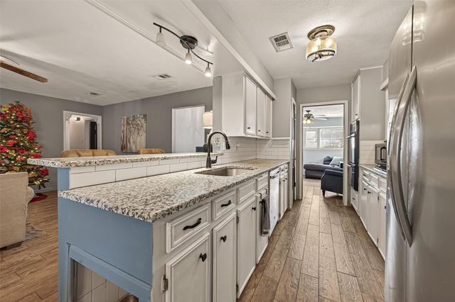 5703 Woodville Lane, Pearland, TX 77584