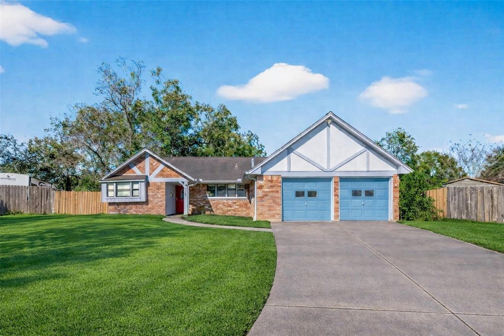 5703 Woodville Lane, Pearland, TX 77584