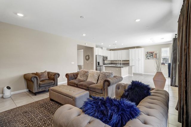 9894 Sintra Way, Elk Grove, CA 95757