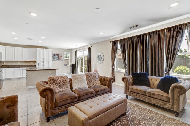 9894 Sintra Way, Elk Grove, CA 95757