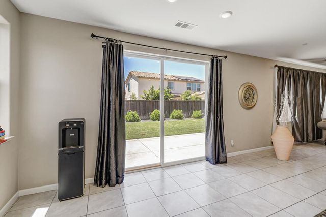 9894 Sintra Way, Elk Grove, CA 95757