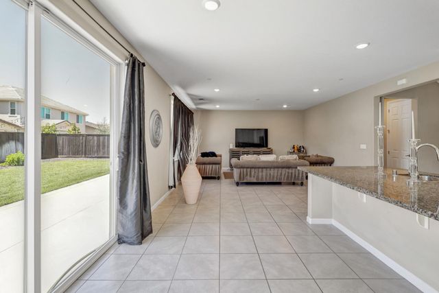 9894 Sintra Way, Elk Grove, CA 95757