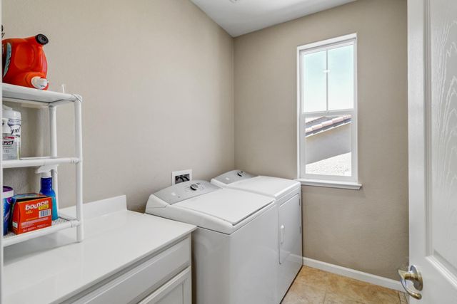 9894 Sintra Way, Elk Grove, CA 95757