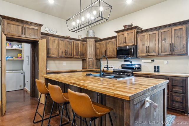 17784 S 210 Road, Okmulgee, OK 74447