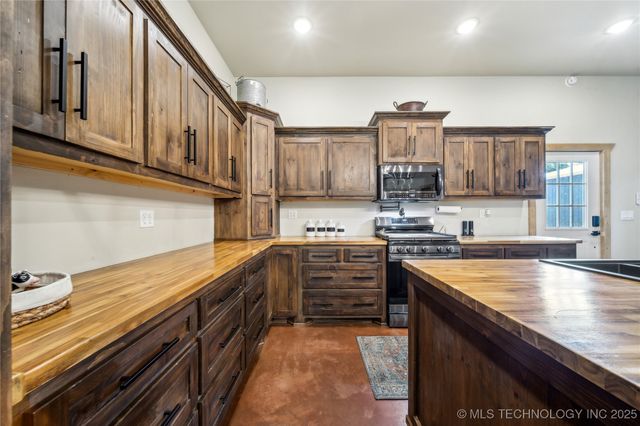 17784 S 210 Road, Okmulgee, OK 74447