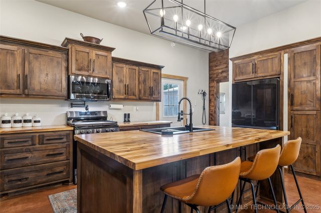 17784 S 210 Road, Okmulgee, OK 74447