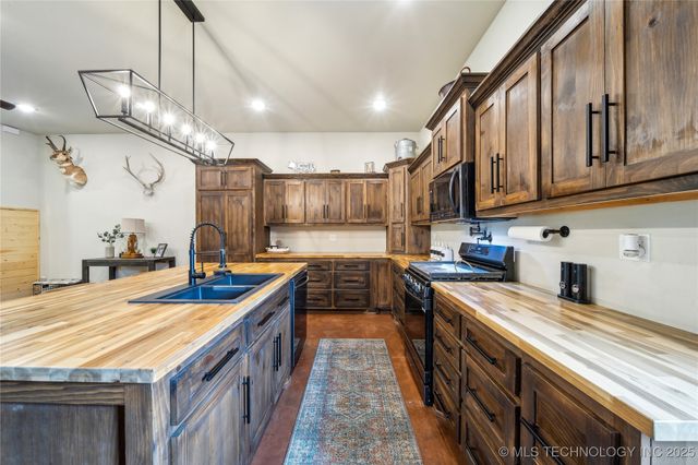 17784 S 210 Road, Okmulgee, OK 74447