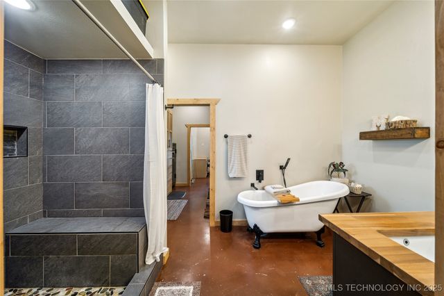 17784 S 210 Road, Okmulgee, OK 74447