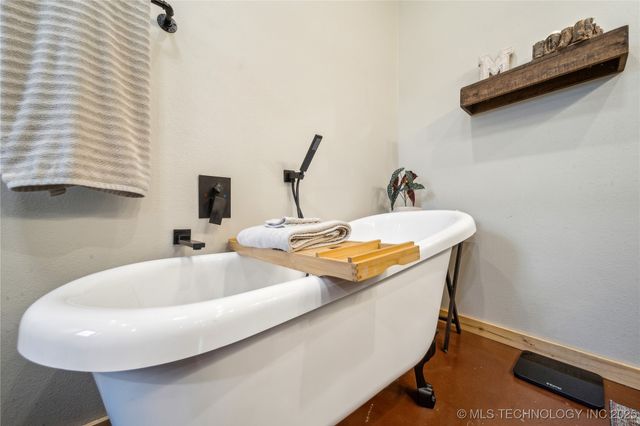 17784 S 210 Road, Okmulgee, OK 74447