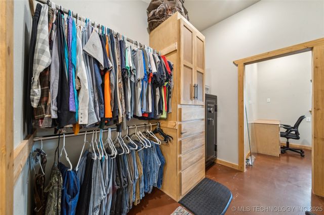 17784 S 210 Road, Okmulgee, OK 74447