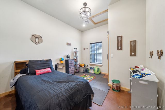 17784 S 210 Road, Okmulgee, OK 74447