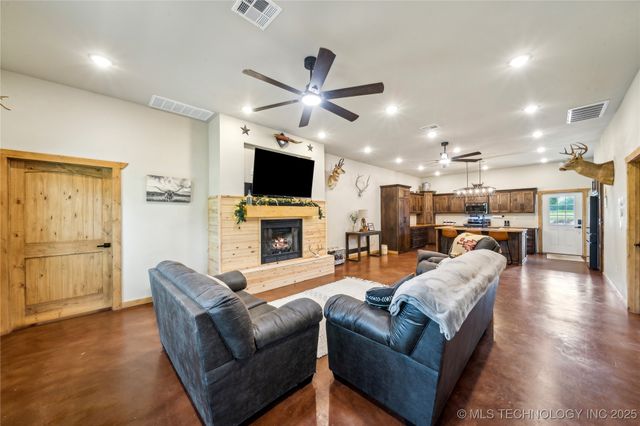 17784 S 210 Road, Okmulgee, OK 74447