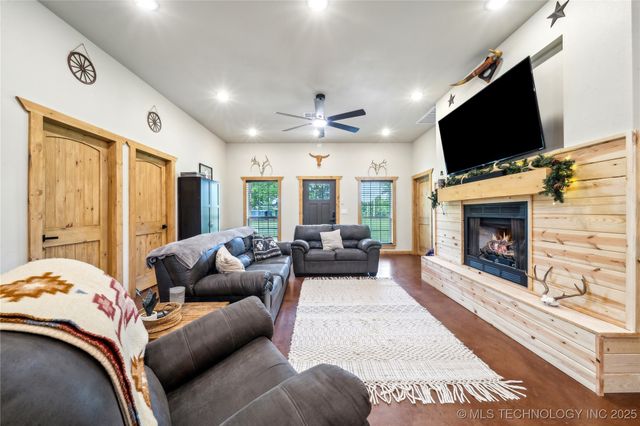 17784 S 210 Road, Okmulgee, OK 74447