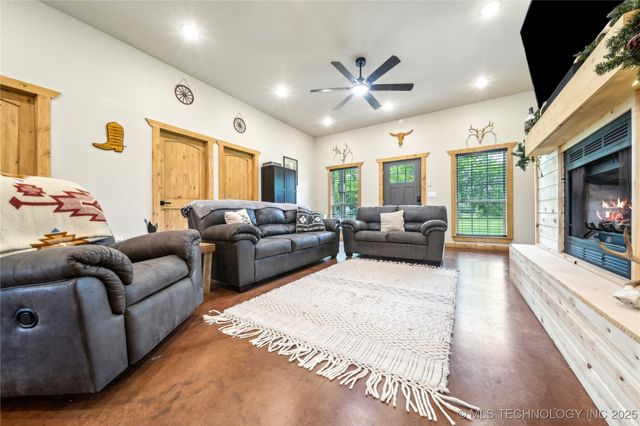 17784 S 210 Road, Okmulgee, OK 74447