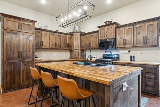 17784 S 210 Road, Okmulgee, OK 74447