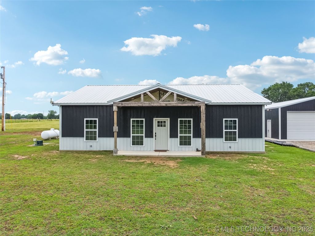 17784 S 210 Road, Okmulgee, OK 74447