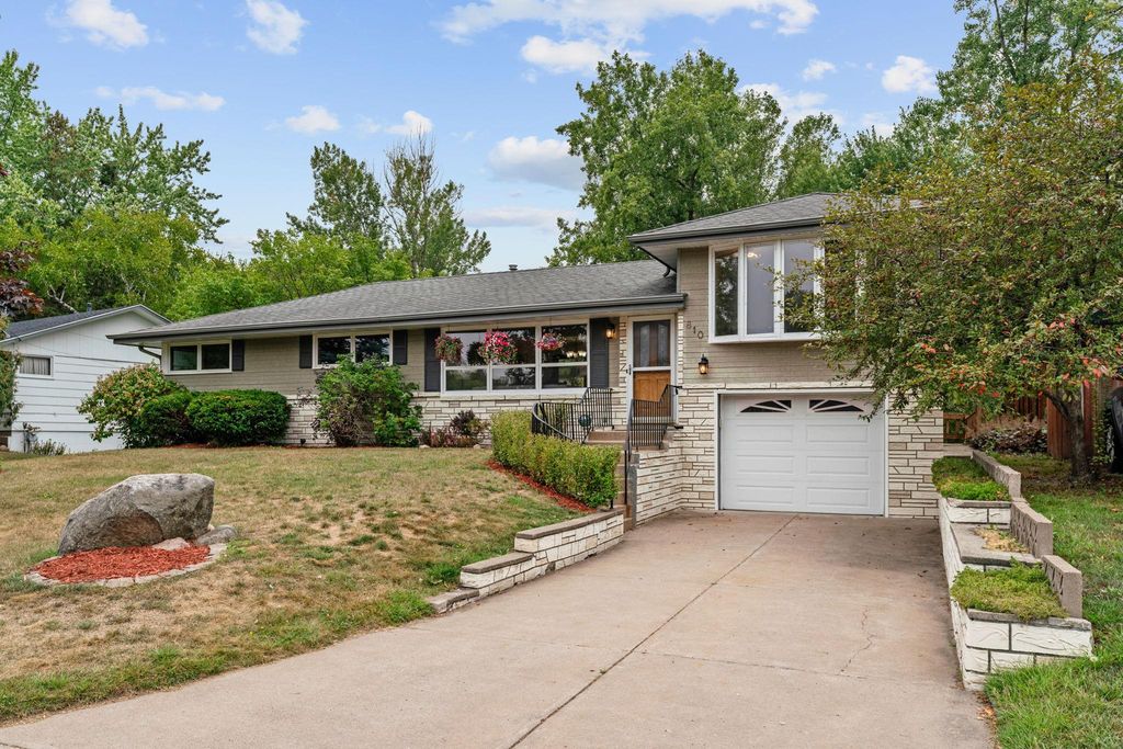 810 Oakwood Drive, New Brighton, MN 55112 — exterior