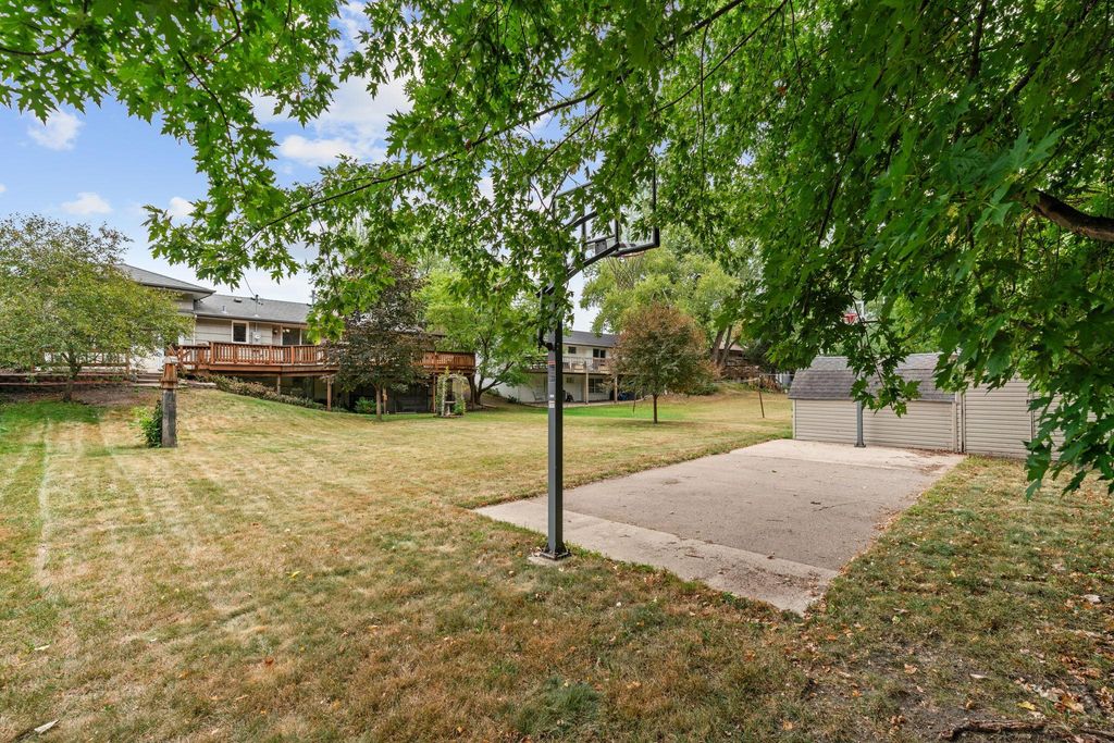 810 Oakwood Drive, New Brighton, MN 55112 — photo 4