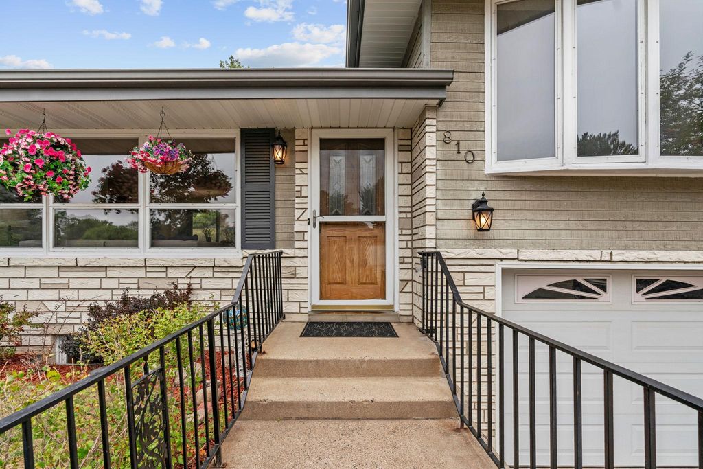 810 Oakwood Drive, New Brighton, MN 55112 — photo 5