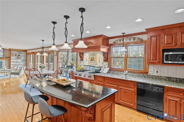 1517 Old Church Rd, Mechanicsville, VA 23111