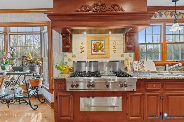 1517 Old Church Rd, Mechanicsville, VA 23111