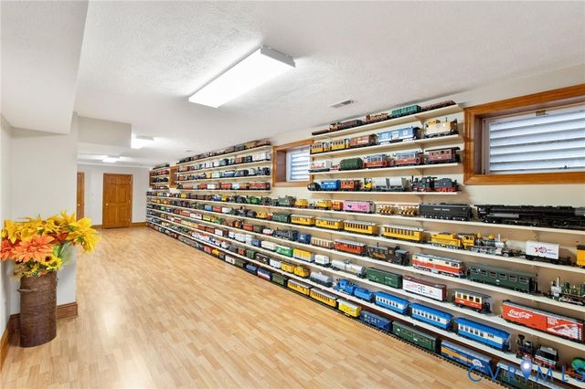 1517 Old Church Rd, Mechanicsville, VA 23111