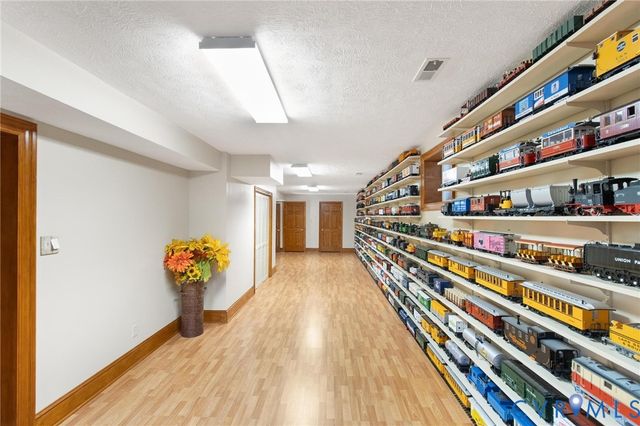 1517 Old Church Rd, Mechanicsville, VA 23111