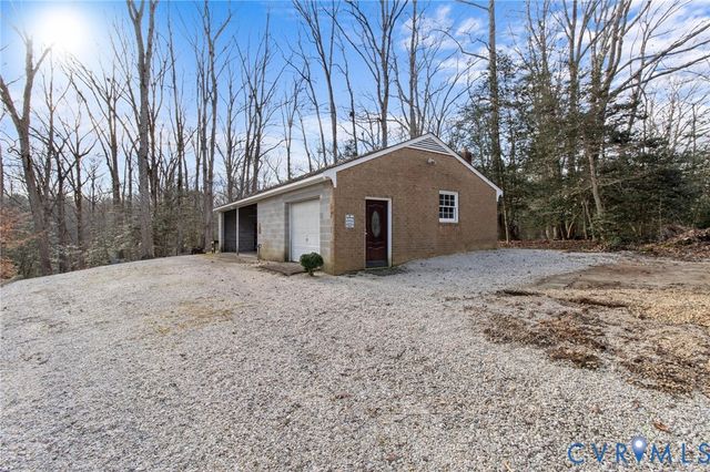 1517 Old Church Rd, Mechanicsville, VA 23111
