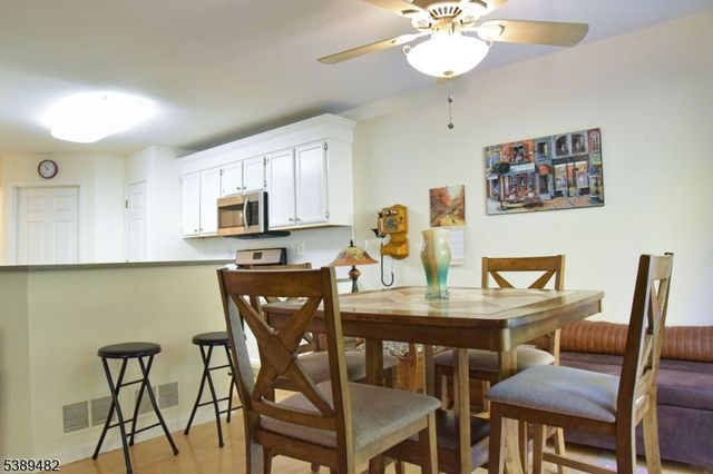 3 Woodmont Dr, Randolph Twp., NJ 07869