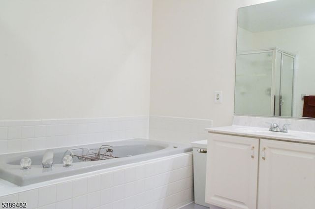 3 Woodmont Dr, Randolph Twp., NJ 07869