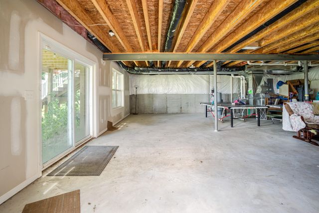 2825 Dillon Drive, Ann Arbor, MI 48105