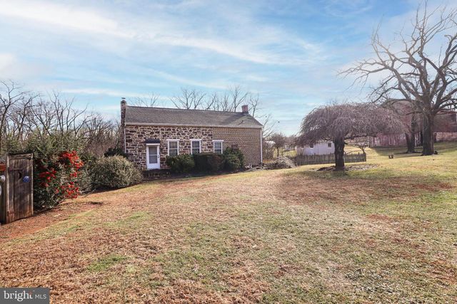 3155 LEHR DR, York, PA 17404