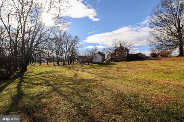 3155 LEHR DR, York, PA 17404