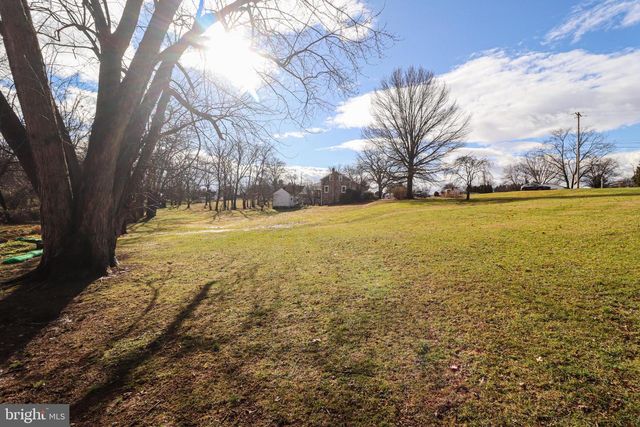 3155 LEHR DR, York, PA 17404