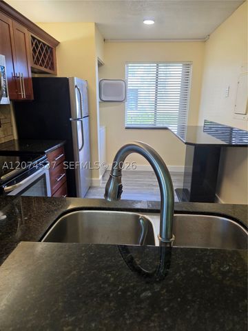 8041 Southgate Blvd H6, North Lauderdale, FL 33068