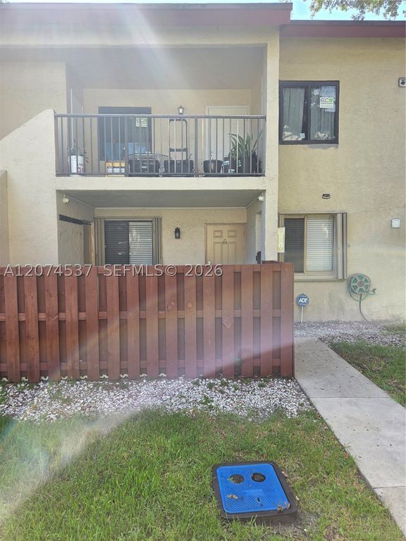 8041 Southgate Blvd H6, North Lauderdale, FL 33068
