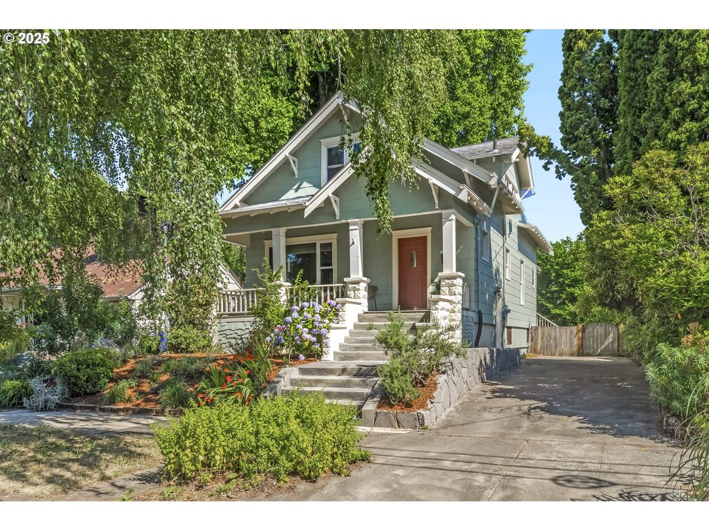 1607 Ne MORGAN St, Portland, OR 97211