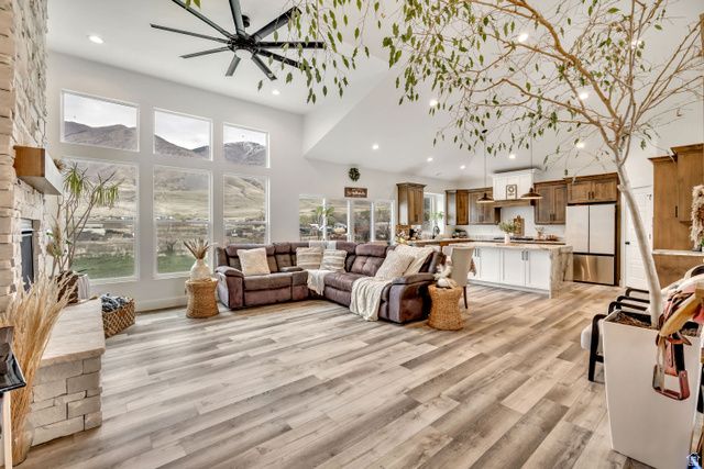 1676 E COREYS CT, Lake Point, UT 84074