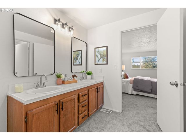 1611 Ne 113TH St 332, Vancouver, WA 98686