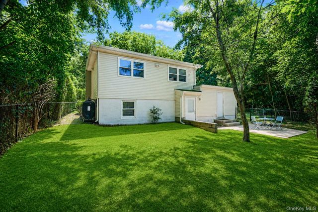 104 21st Street, Wading River, NY 11792