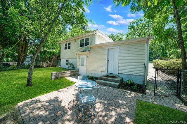 104 21st Street, Wading River, NY 11792
