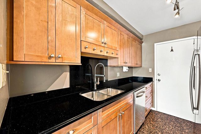 7200 SUNSHINE SKYWAY LANE S 6G, St Petersburg, FL 33711