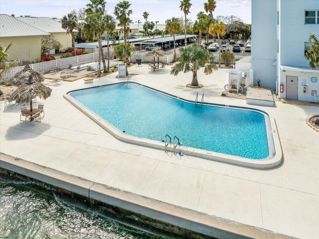 7200 SUNSHINE SKYWAY LANE S 6G, St Petersburg, FL 33711
